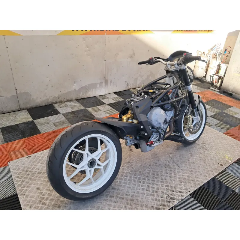 MV AGUSTA BRUTALE 800