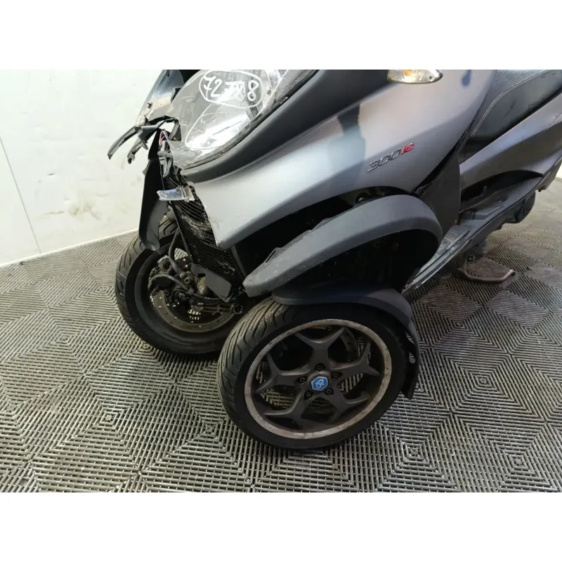 PIAGGIO MP3 300