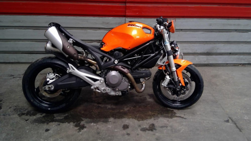 DUCATI 696 MONSTER