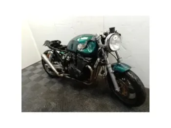 SUZUKI GSX INAZUMA 750 .