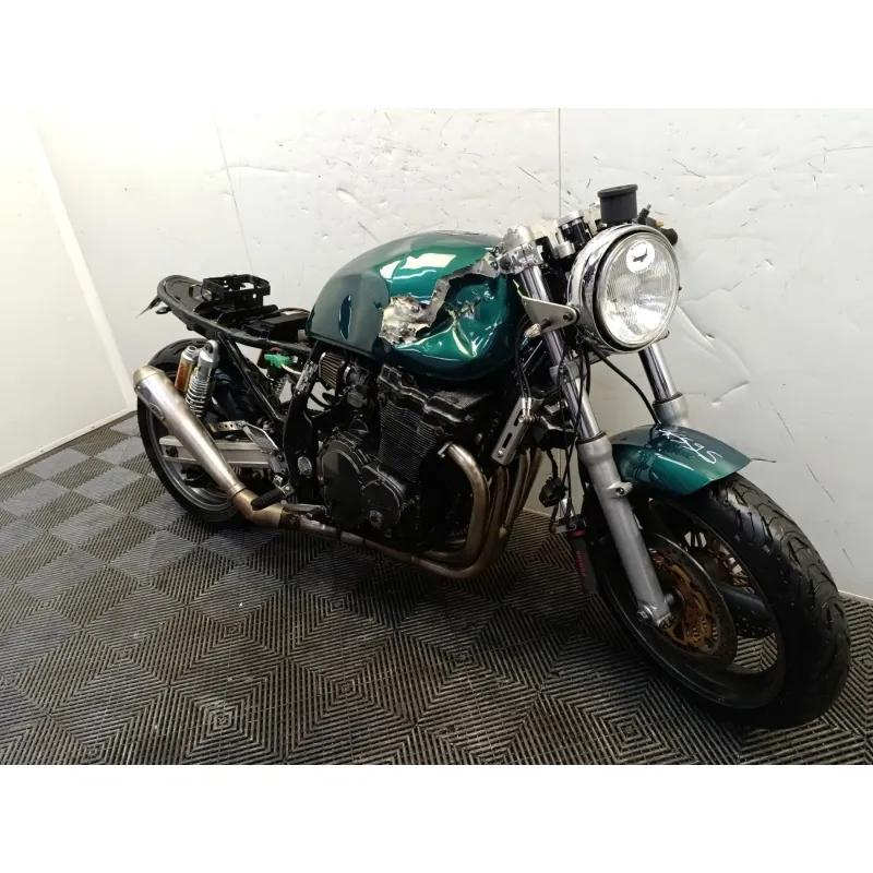 SUZUKI GSX INAZUMA 750 .
