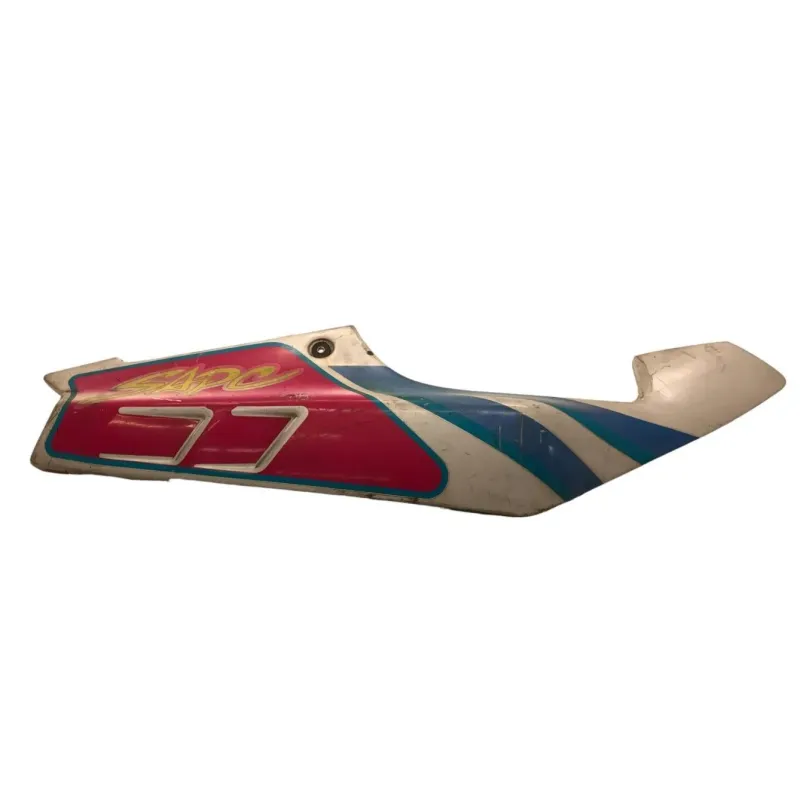 Cache carenage coque arriere droit SUZUKI RGV 250 1991-1996
