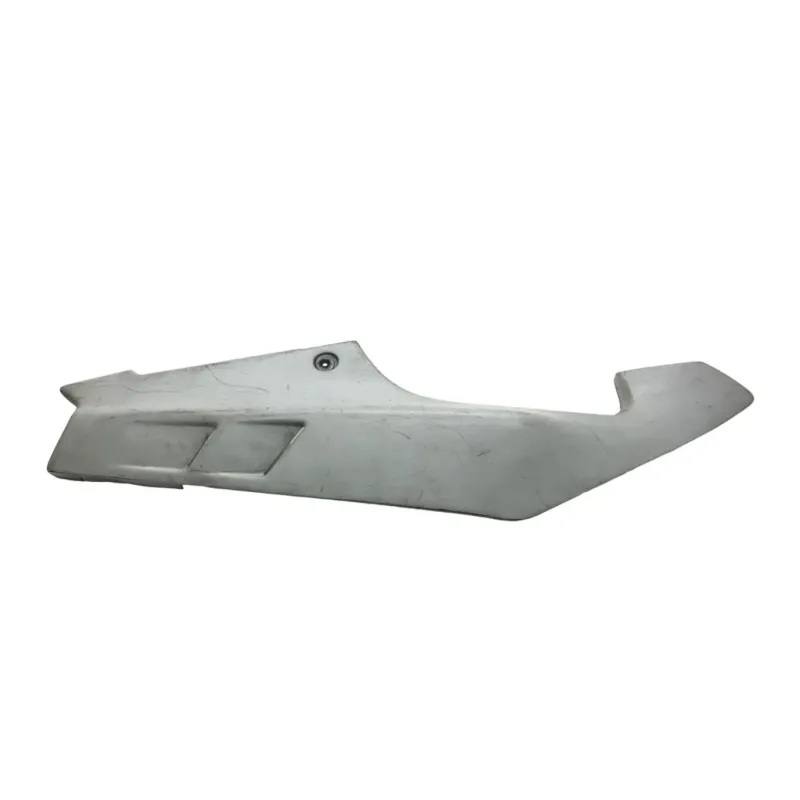 Cache carenage coque arriere droit SUZUKI RGV 250 1991-1996