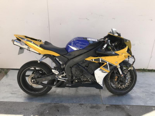 YAMAHA YZF 1000 04 R1