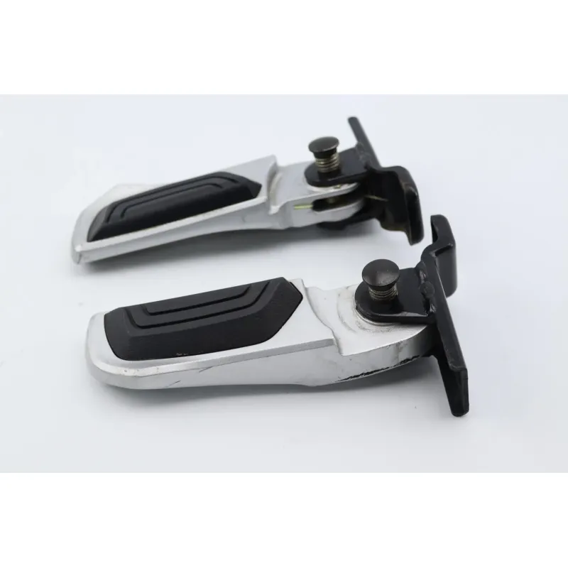 Repose pieds arriere droit SYM MAXSYM I 400 2011 - 2012