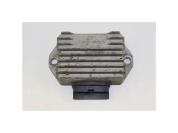 Regulateur charge batterie PIAGGIO TYPHOON 50 2010 - 2017