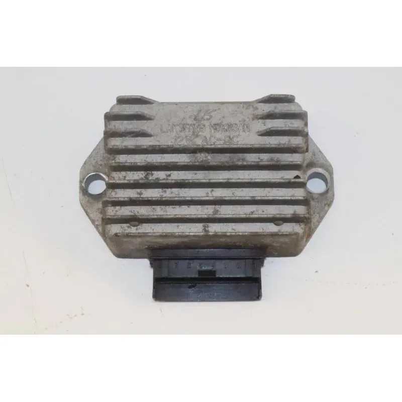 Regulateur charge batterie PIAGGIO TYPHOON 50 2010 - 2017