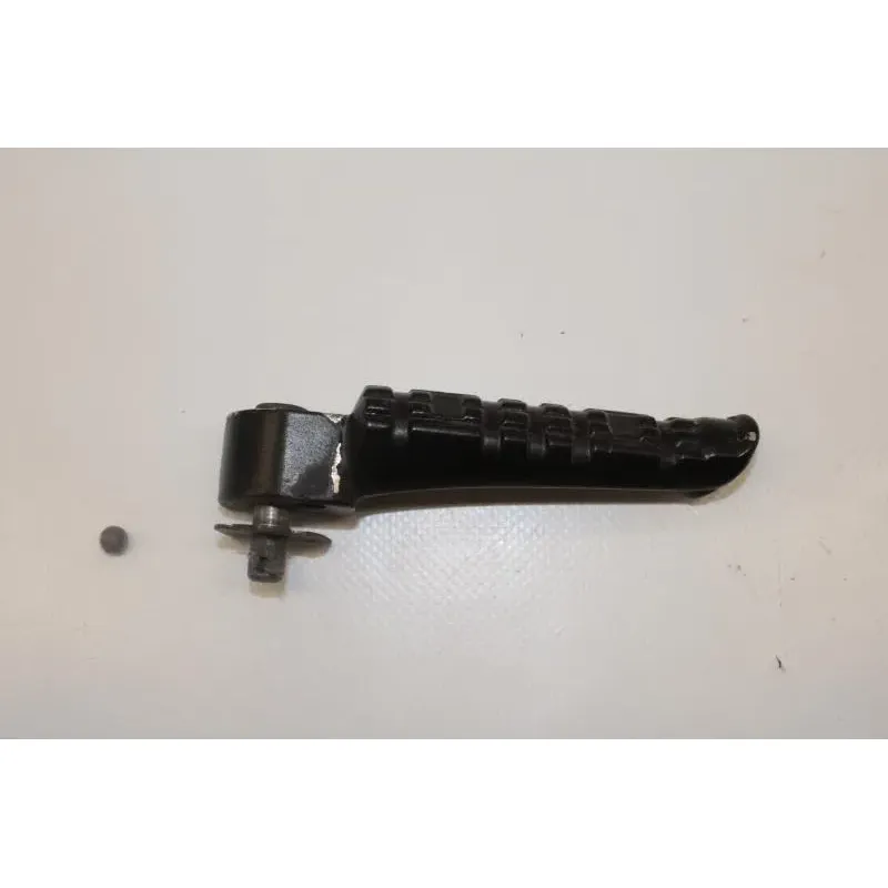 Repose pieds arriere droit YAMAHA FZ6 600 FAZER S 2004 - 2006