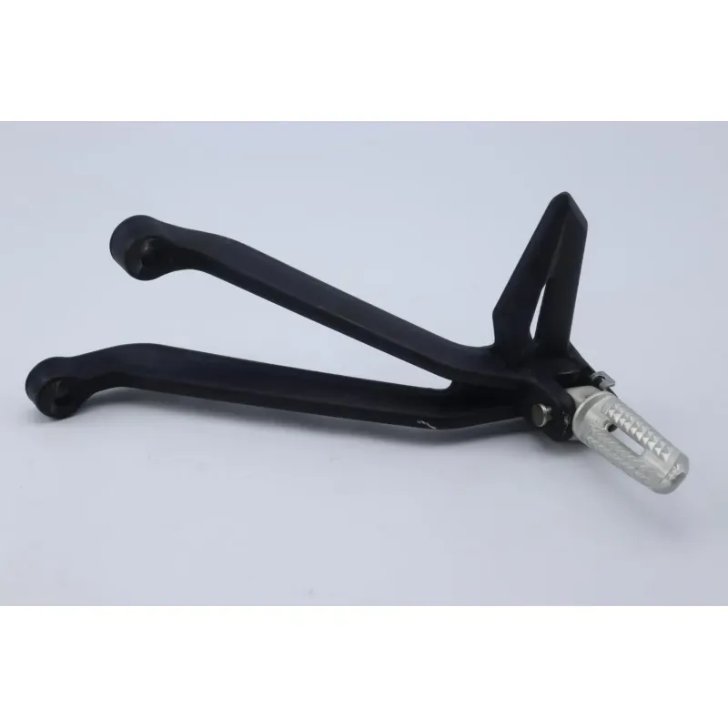 Platine arriere gauche TRIUMPH STREET TRIPLE 765 RS ABS 2023 - 2024