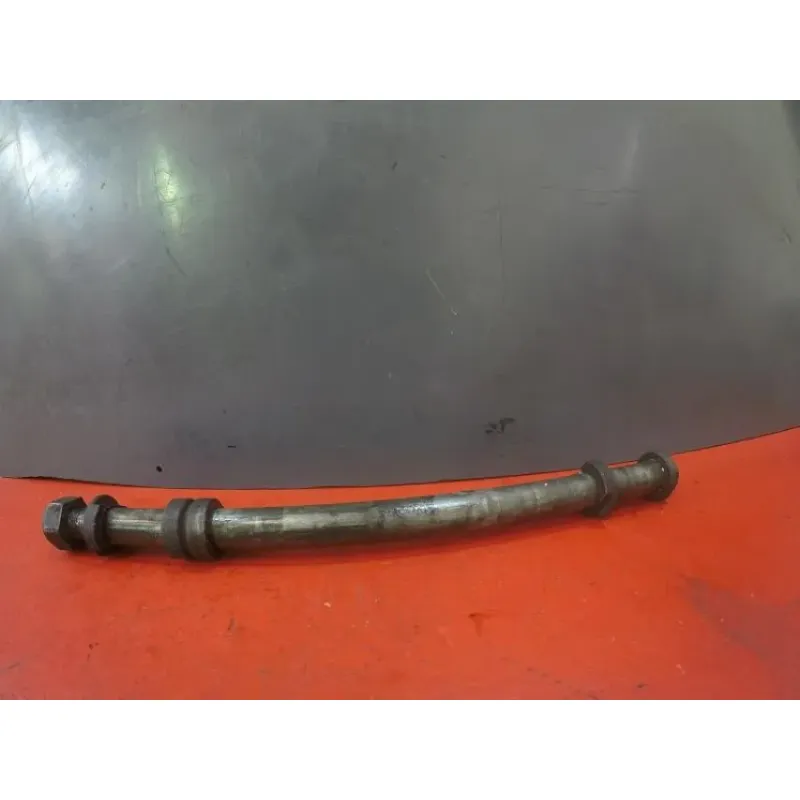 Axe de roue arriere HONDA VFR 750 1986 - 1987