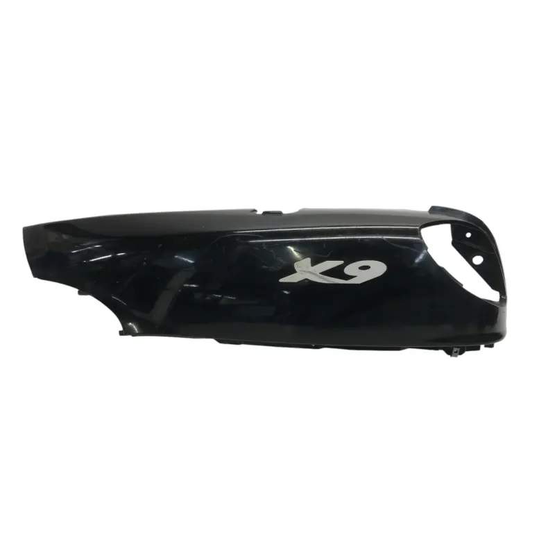 Cache carenage coque arriere gauche PIAGGIO X9 125 2001-2002