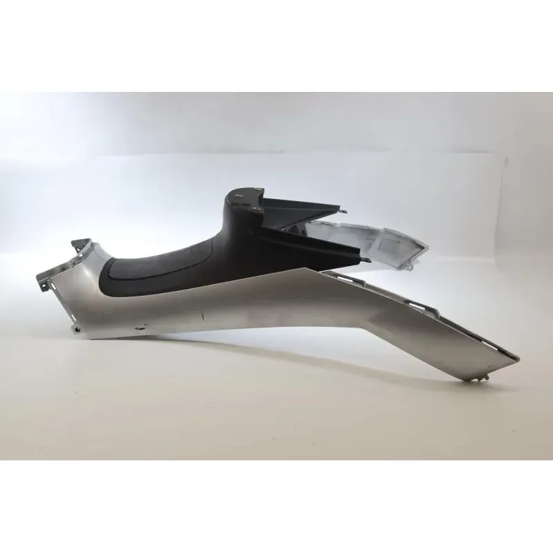 Cache carenage centrale marche pieds plancher PIAGGIO MP3 400 LT 2008 - 2010