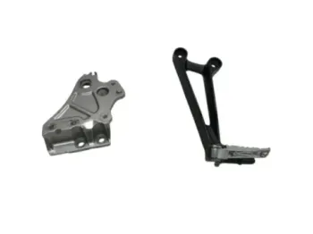 Platine et repose pieds arriere gauche YAMAHA MT07 700 2014-2017