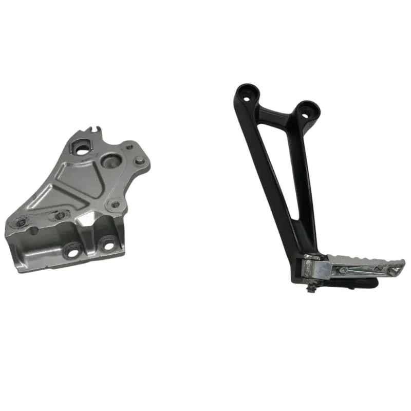 Platine et repose pieds arriere gauche YAMAHA MT07 700 2014-2017