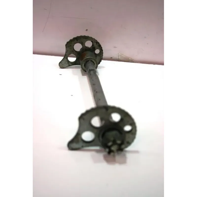 Axe de roue arriere YAMAHA SR 125 82-03