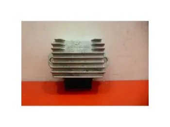 Regulateur charge batterie PIAGGIO TYPHOON 50 2010 - 2017