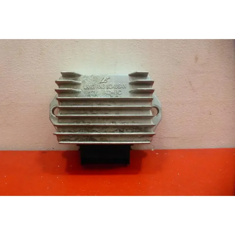 Regulateur charge batterie PIAGGIO TYPHOON 50 2010 - 2017