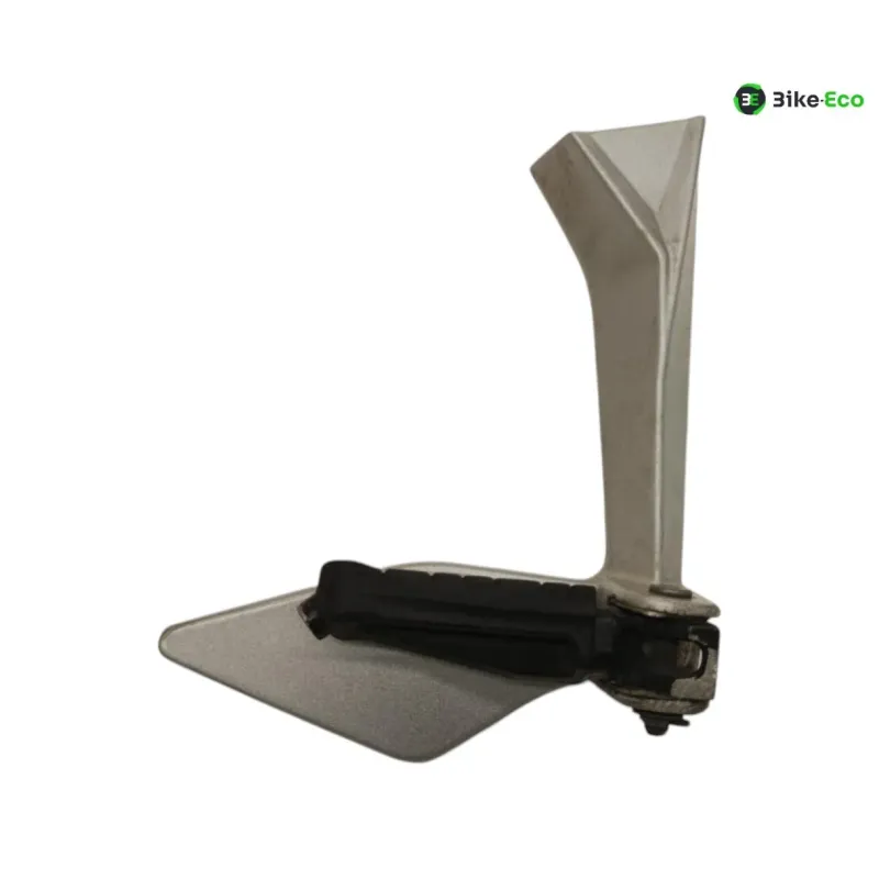 Platine et repose pieds arriere droit KTM DUKE 125 2011-2016
