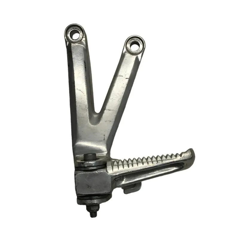 Platine et repose pieds arriere gauche YAMAHA YZF 600 1999-2002 R6