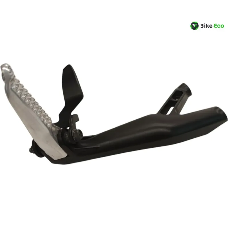 Platine et repose pieds arriere droit YAMAHA YZF 700 2022-2024 R7