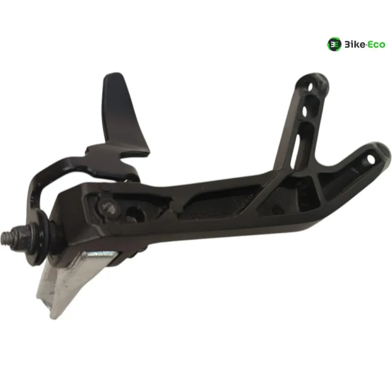 Platine et repose pieds arriere gauche YAMAHA YZF 700 2022-2024 R7