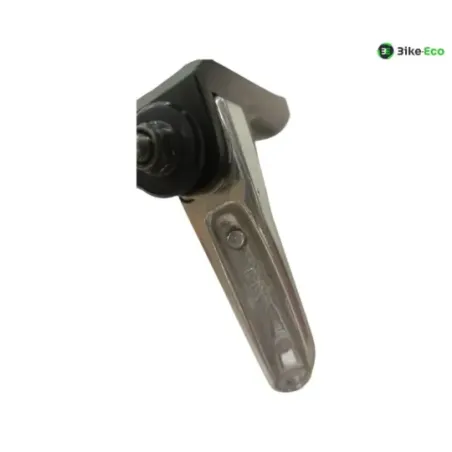 Platine et repose pieds arriere gauche YAMAHA YZF 700 2022-2024 R7