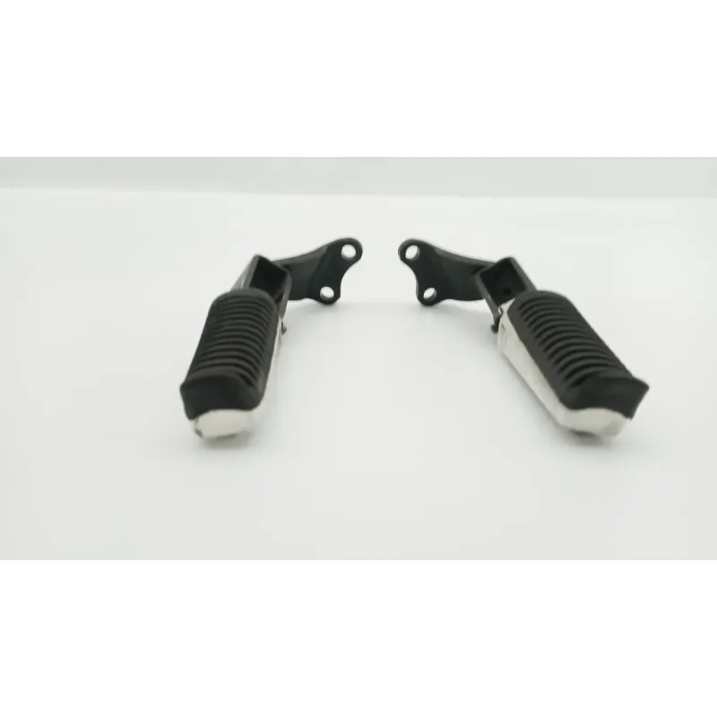 Platine et repose pieds arriere droit YAMAHA YPR 125 XMAX 2006 - 2009