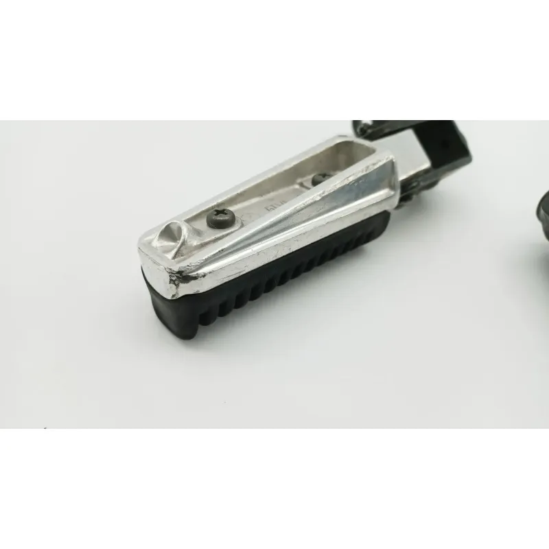 Platine et repose pieds arriere droit YAMAHA YPR 125 XMAX 2006 - 2009