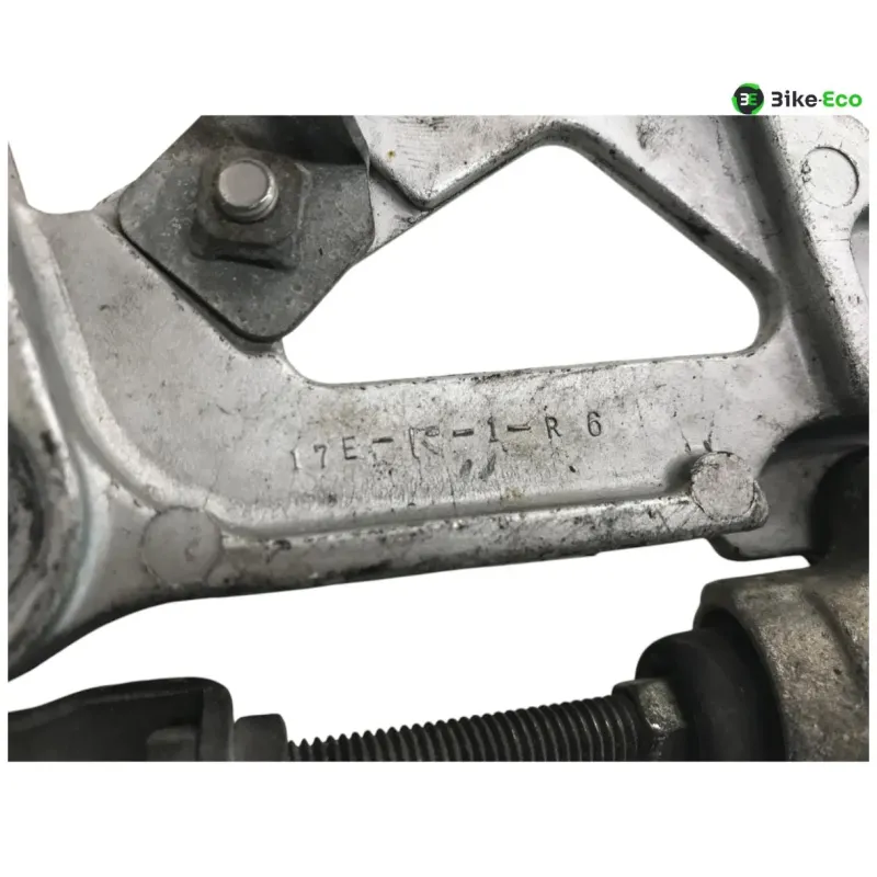 Platine avant droite SUZUKI GSXR 750 1992-1995