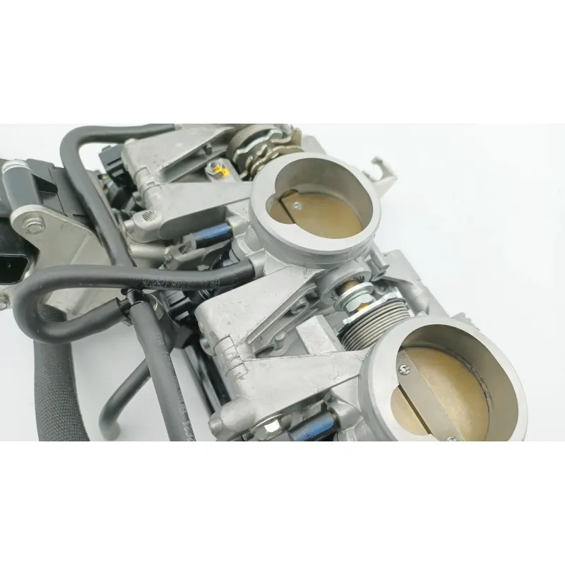 Rampe d'injection TRIUMPH STREET TRIPLE 675 2011 - 2012