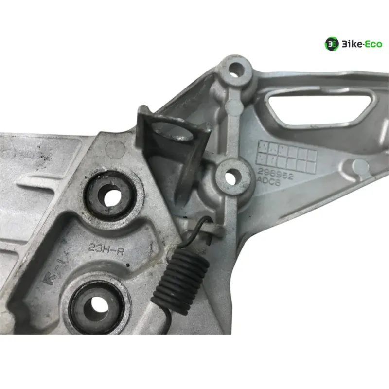Platine avant droite SUZUKI GSX 1300 BK 2007-2011 B-KING