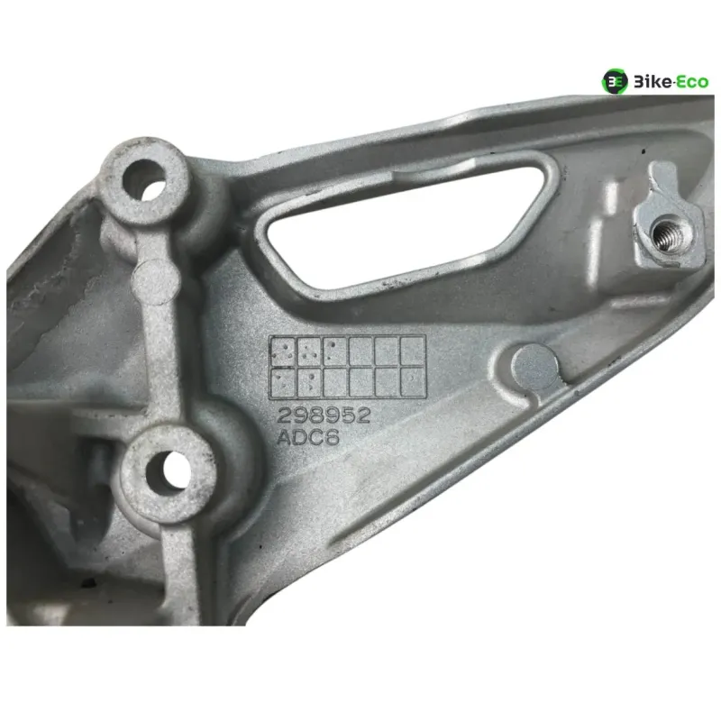 Platine avant droite SUZUKI GSX 1300 BK 2007-2011 B-KING