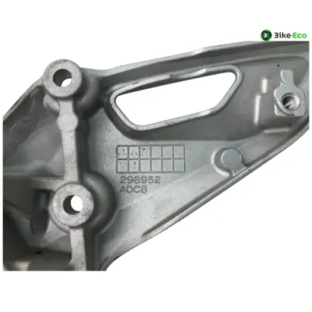 Platine avant droite SUZUKI GSX 1300 BK 2007-2011 B-KING