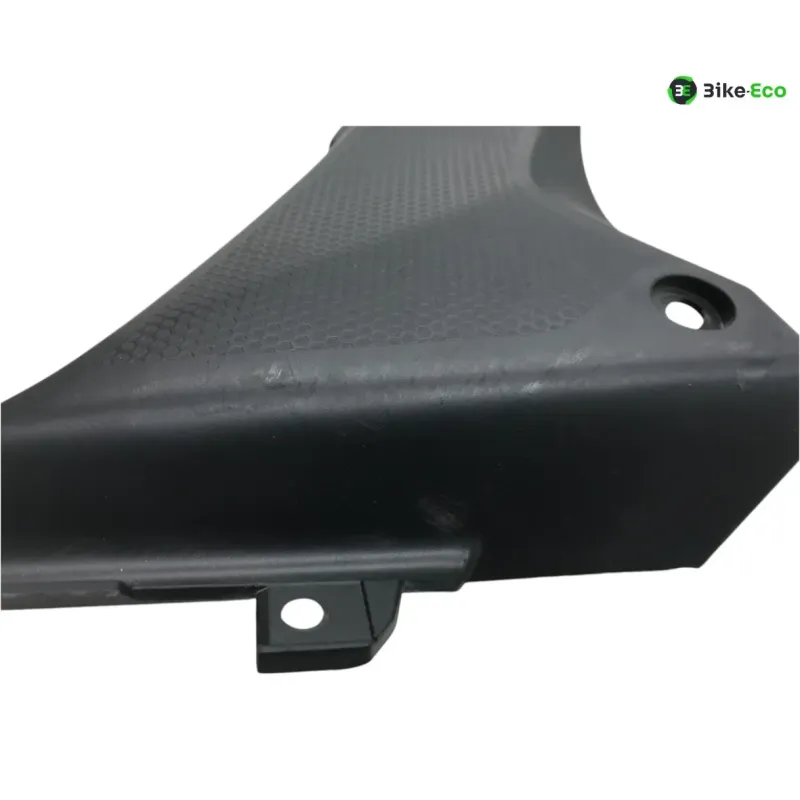 Cache lateral droit YAMAHA XJ6 N 600 2009-2011