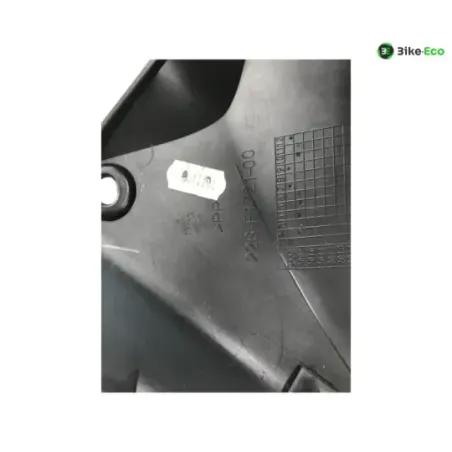 Cache lateral droit YAMAHA XJ6 N 600 2009-2011