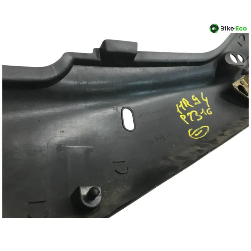 Cache carenage coque arriere droit SUZUKI GSXR 1100 1993-1996