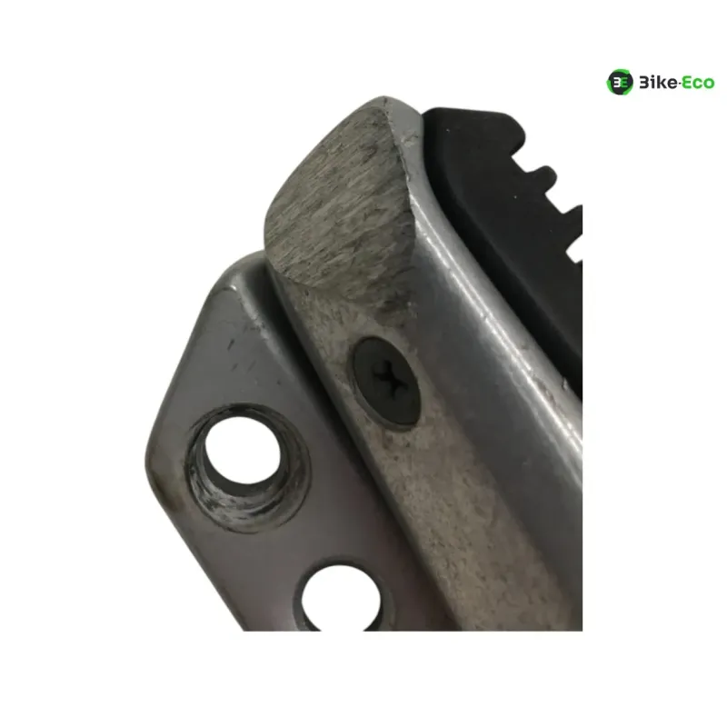 Platine et repose pieds arriere droit KAWASAKI KLV 1000 2004-2005