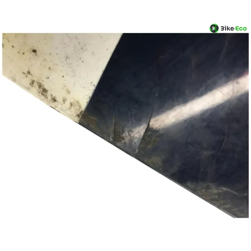 Cache carenage sous selle gauche SUZUKI GSXR 750 1985-1987