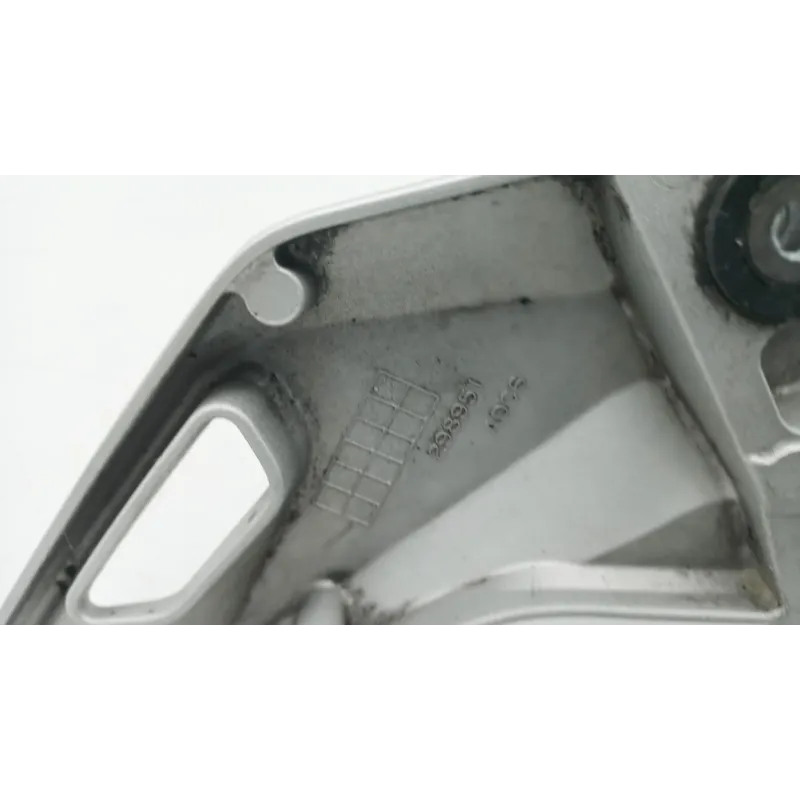 Platine avant gauche SUZUKI GSX 1300 BKING 2007 - 2011