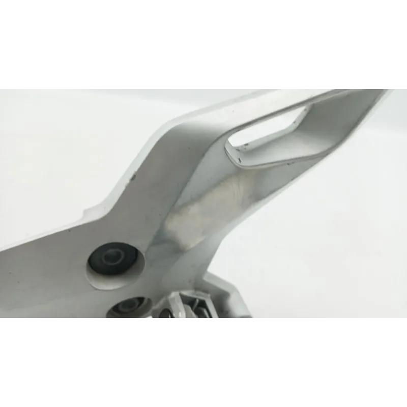 Platine avant gauche SUZUKI GSX 1300 BKING 2007 - 2011