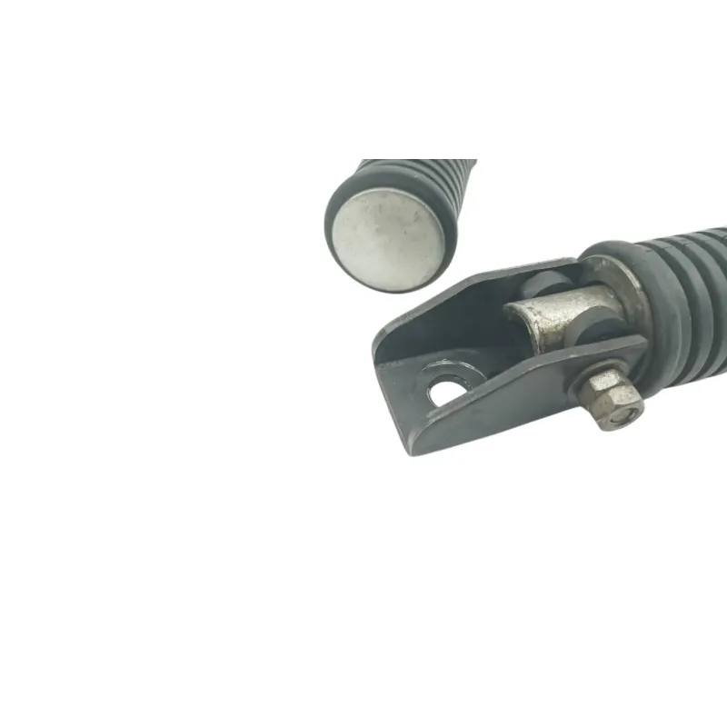 Repose pieds arriere droit SUZUKI GN 125 1983 - 2002