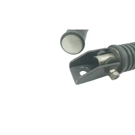 Repose pieds arriere droit SUZUKI GN 125 1983 - 2002