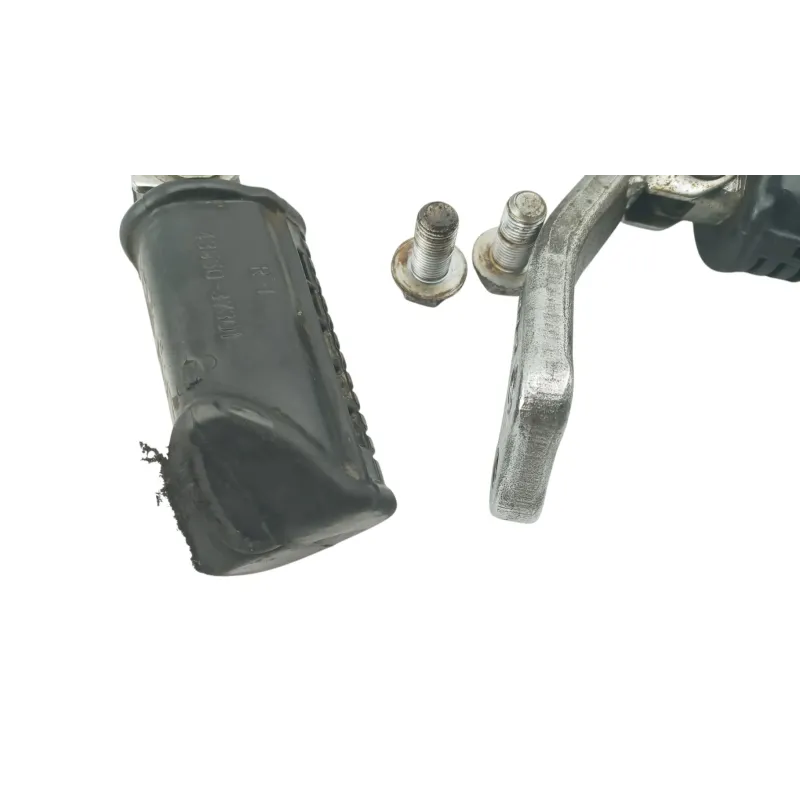 Repose pieds avant droit SUZUKI GN 125 1983 - 2002