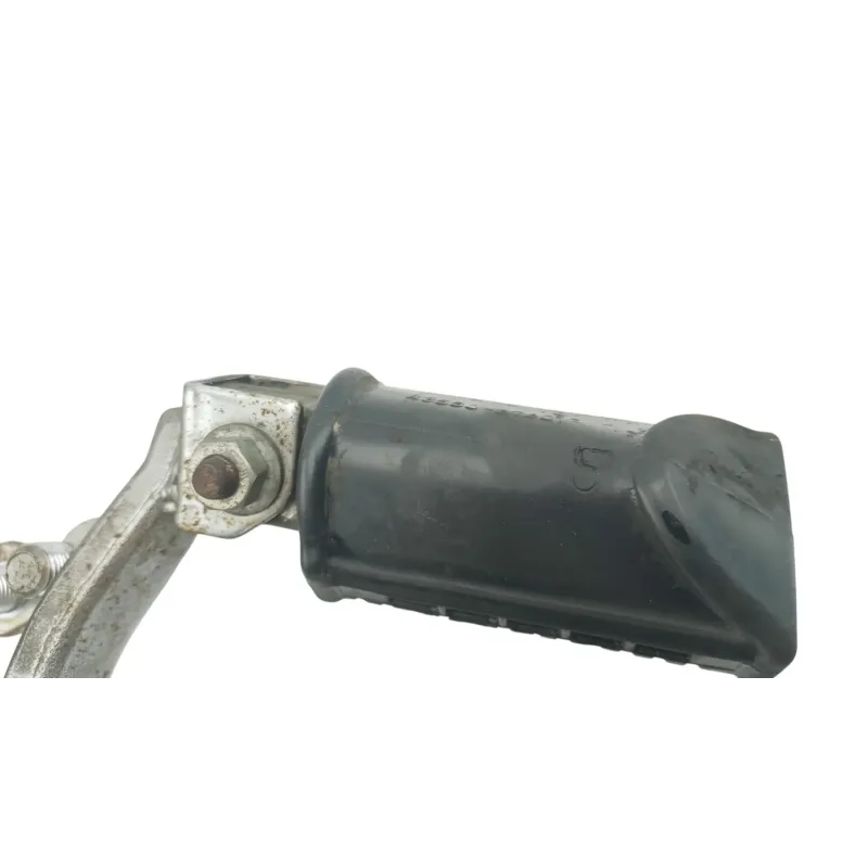 Repose pieds avant droit SUZUKI GN 125 1983 - 2002