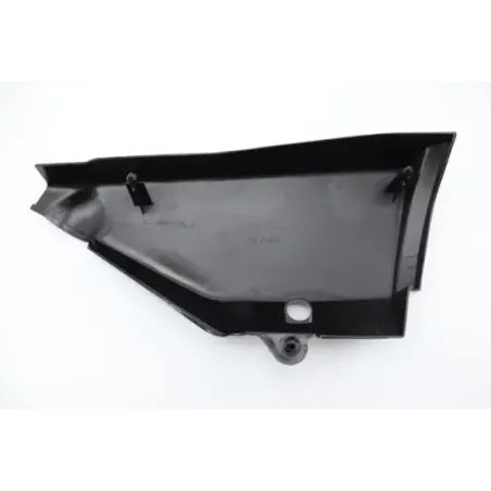 Cache carenage sous selle gauche SUZUKI GT 125 X4 1980 - 1984