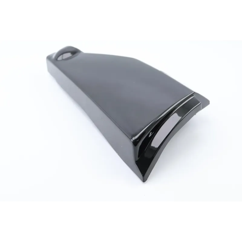 Cache carenage sous selle gauche SUZUKI GT 125 X4 1980 - 1984