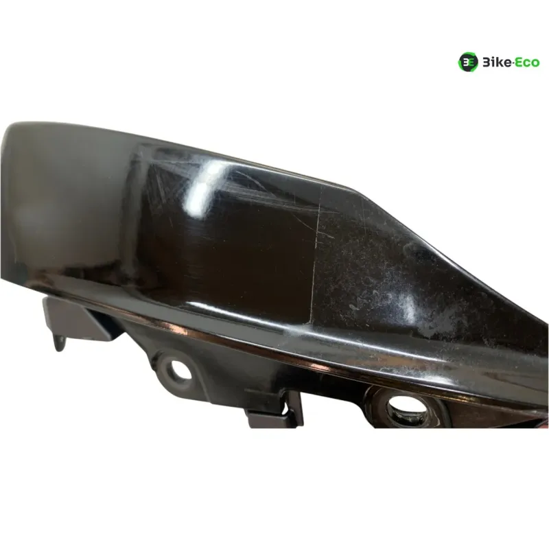Cache carenage coque arriere droit YAMAHA YZF 700 2022-2025 R7