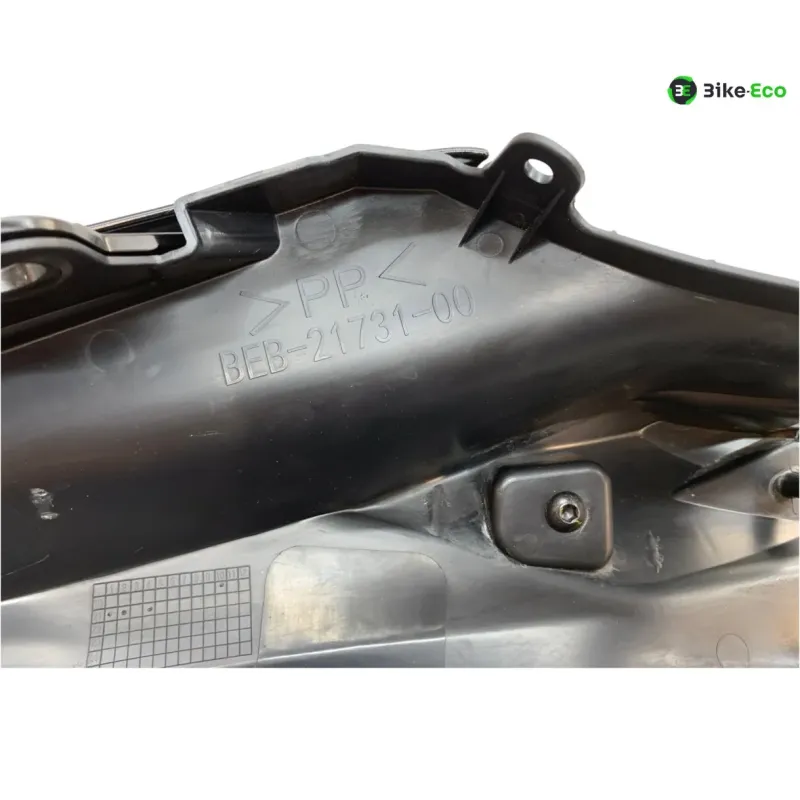 Cache carenage coque arriere gauche YAMAHA YZF 700 2022-2025 R7
