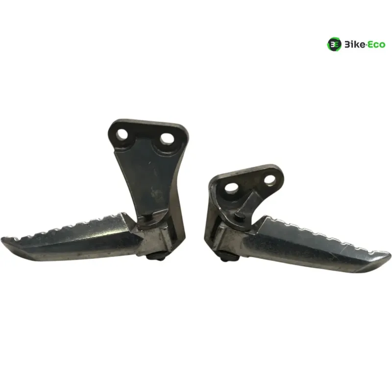 Platine et repose pieds arriere droit et gauche YAMAHA GPD 125 2017-2019 NMAX