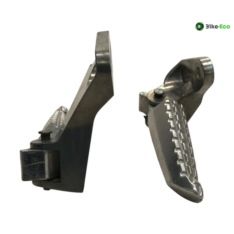 Platine et repose pieds arriere droit et gauche YAMAHA GPD 125 2017-2019 NMAX